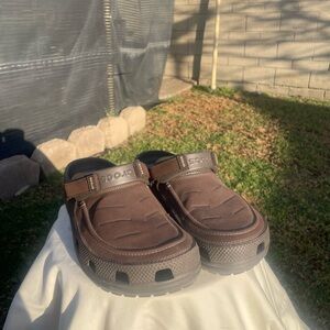 Crocs Men's Yukon Vista II Clogs in espresso